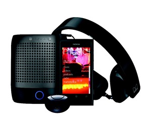 The Nokia Lumia 800 Entertainment bundle comes in black or magenta and costs $899.