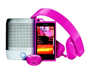 The Nokia Lumia 800 Entertainment bundle comes in black or magenta and costs $899.