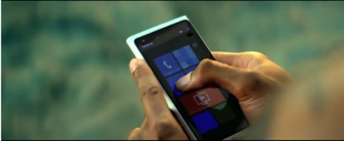 Flo Rida texts his pals on a Nokia Lumia 900 in his new video for "Whistle"