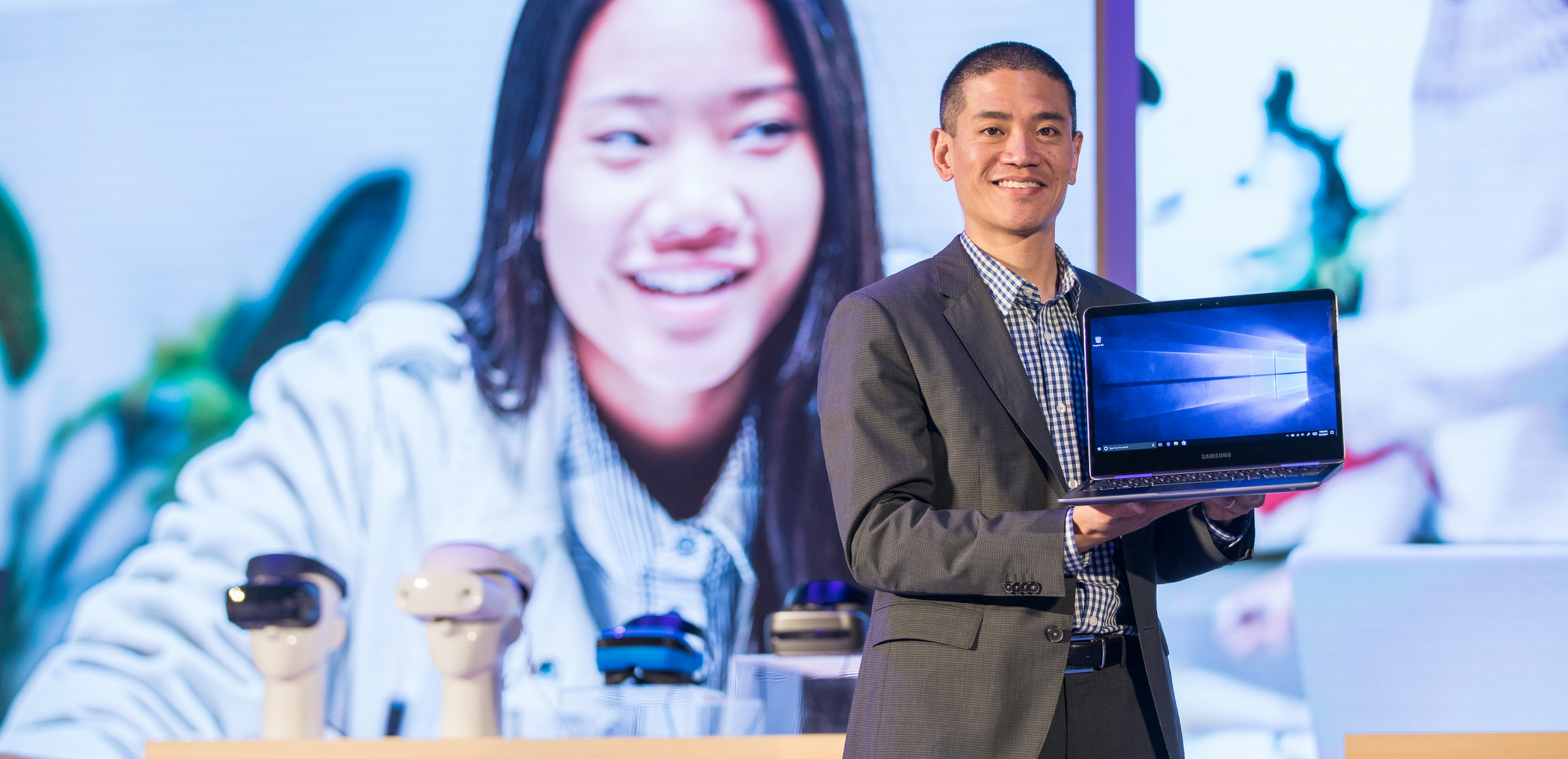 Peter Han shows Samsung Notebook 9 Pro publicly for the first time during Microsoft’s Computex keynote