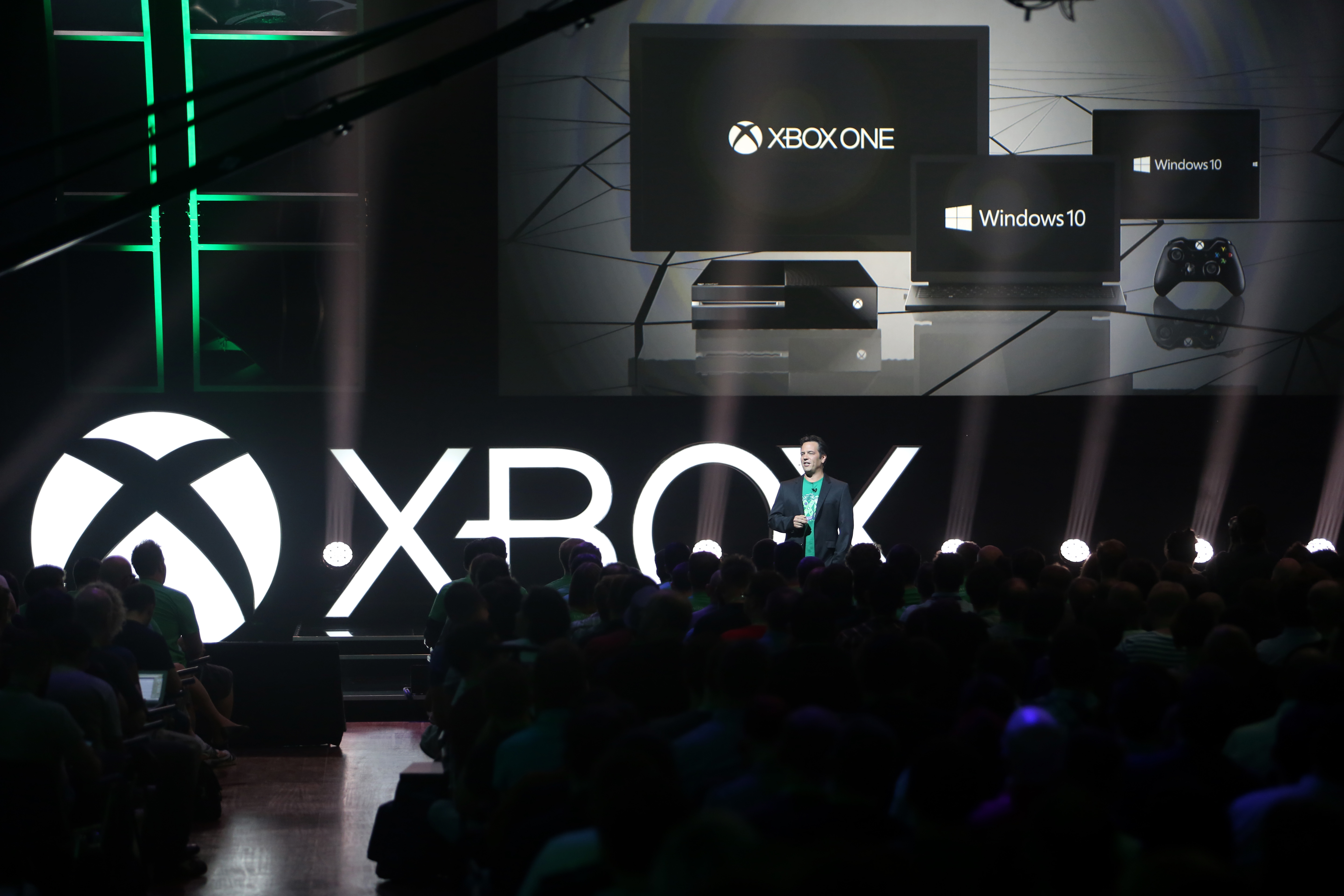 Xbox-gamescom-Briefing-2015-Phil-Spencer-Windows-10-Xbox-JPG