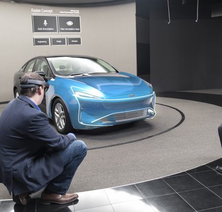 Ford 社の設計スタジオが Microsoft HoloLens を導入