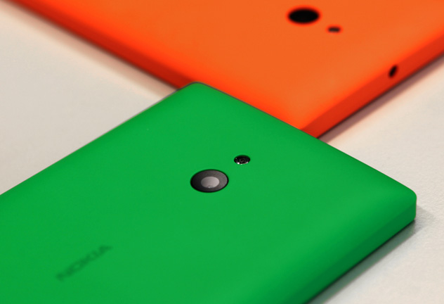 Nokia-X_orange-and-green_feat
