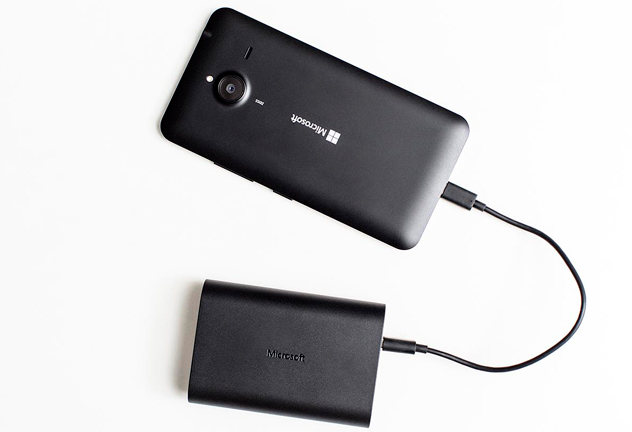 Microsoft-Portable-Dual-charger_feat