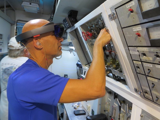 Astronaut Luca Parmitano using HoloLens at the underwater facility.