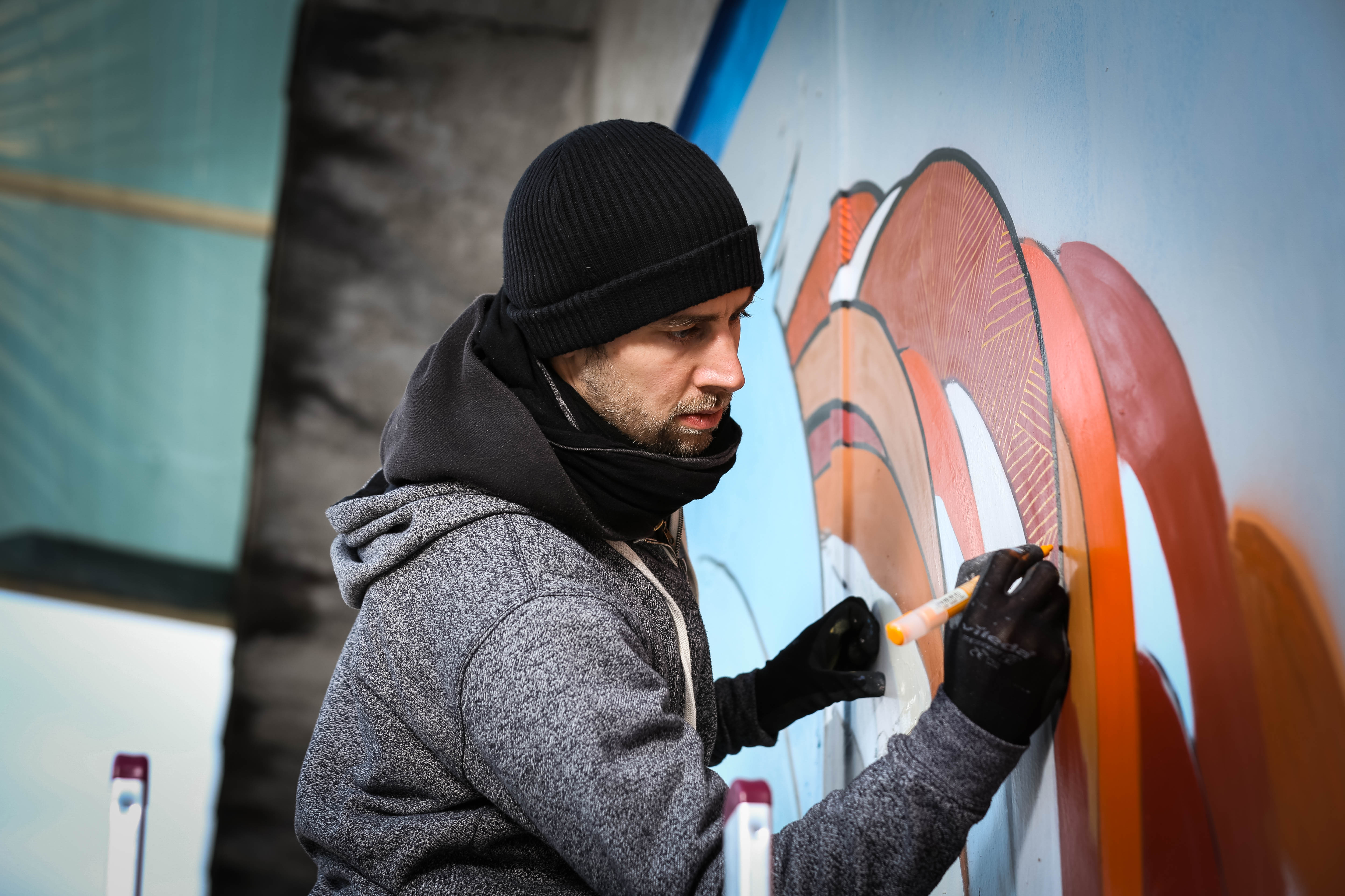 Andreas Preis painting his wolf mural.