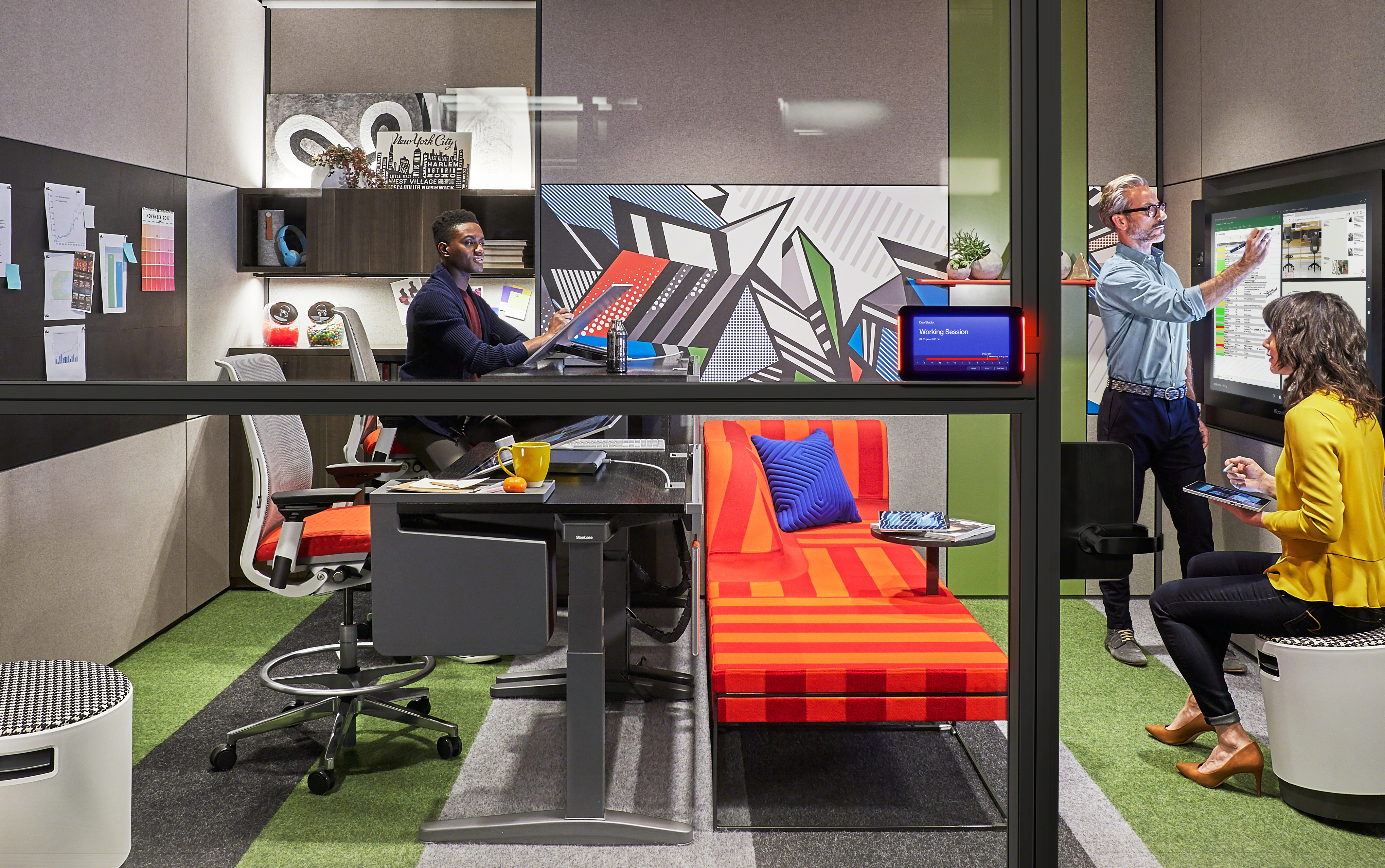 Duo Studio: Working in pairs is an essential behavior of creativity. This space enables two people to co-create shoulder-to-shoulder, while also supporting individual work with Microsoft Surface Studio. It includes a lounge area to invite others in for a quick creative review with Surface Hub or to put your feet up and get away without going away.
