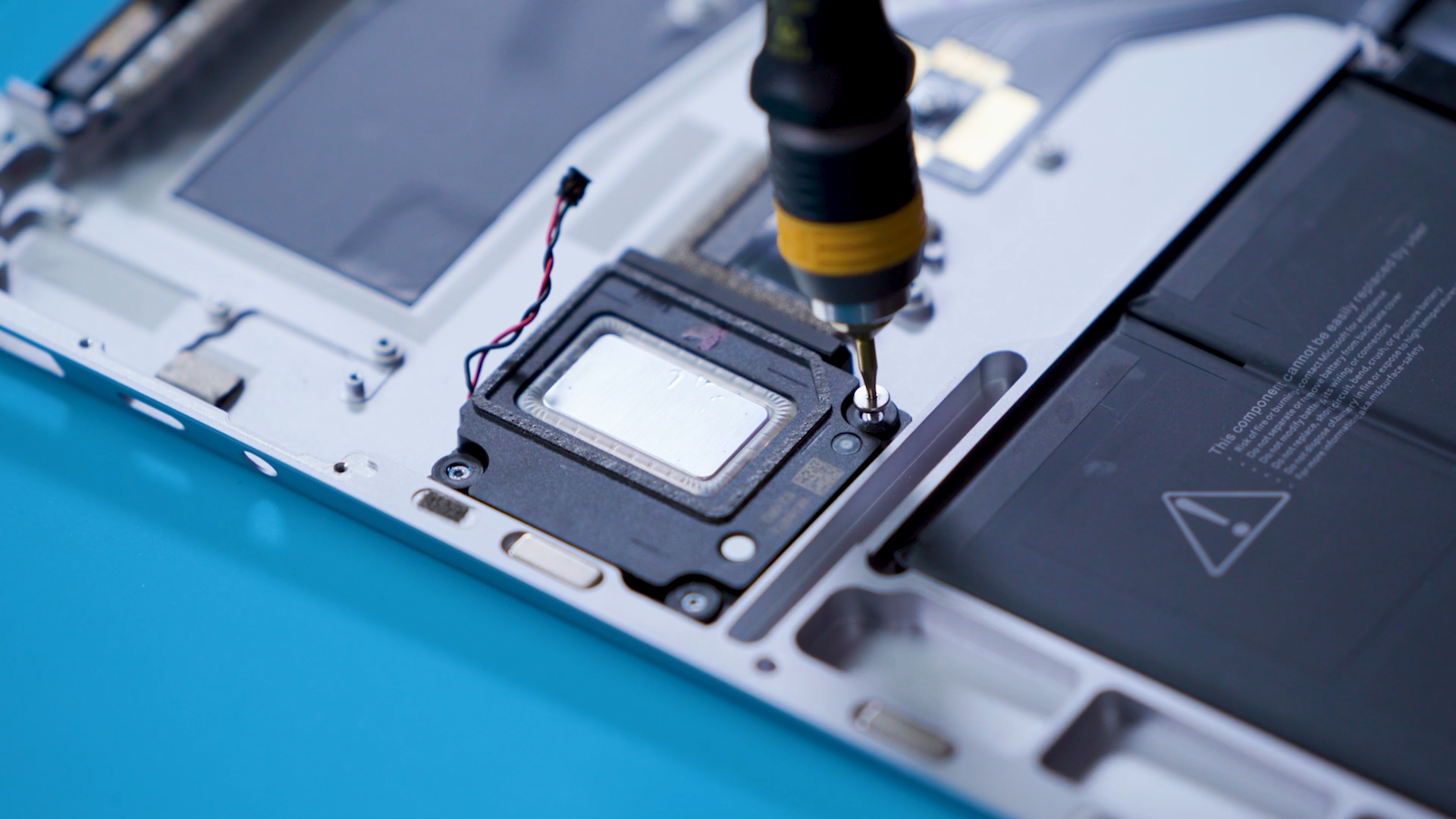 Microsoft Surface Pro 2 LCD Display Replacement - iFixit Repair Guide