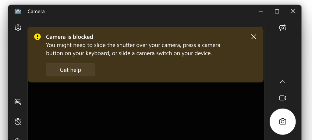 カメラがブロックされているという警告通知を表示するカメラ アプリ。