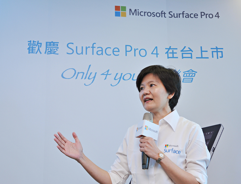 台灣微軟Windows暨裝置事業部副總經理 周文英宣布微軟Surface Pro 4今日正式在台上市。